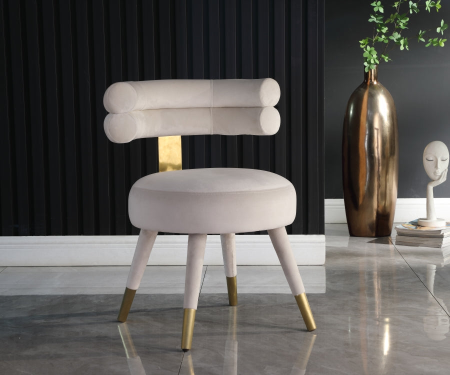 Chaise de salle à manger Leroy en velours, disponible en 5 coloris.