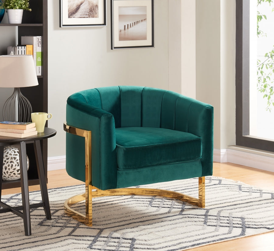 Fauteuil d'appoint Cara en velours avec base en acier inoxydable doré, disponible en 8 coloris.