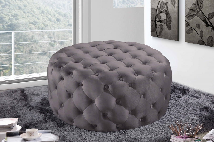 Pouf Addie en velours capitonné disponible en 7 coloris
