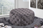 Pouf Addie en velours capitonné disponible en 7 coloris