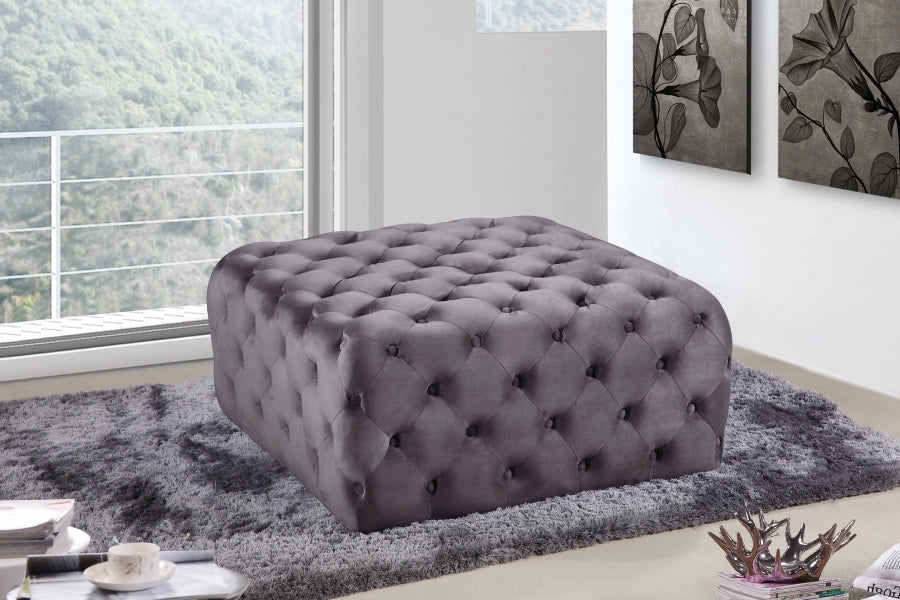 Pouf carré Ari en velours disponible en 7 coloris
