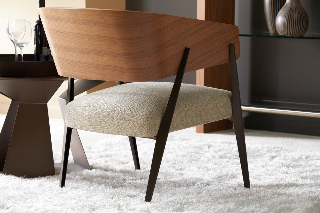 Fauteuil d'appoint Aria avec dossier en noyer