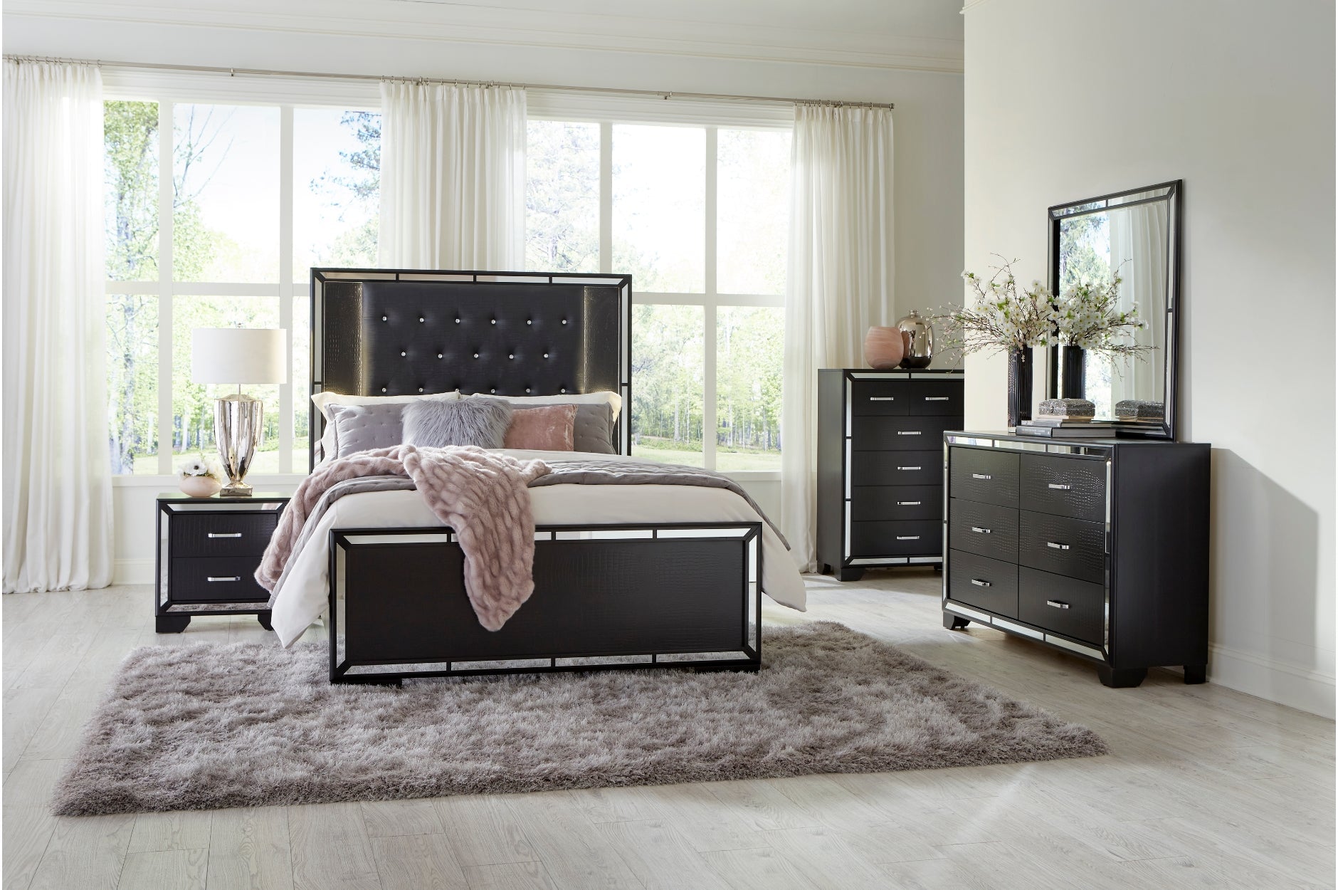 Collection de chambres Avery en noir ou argent
