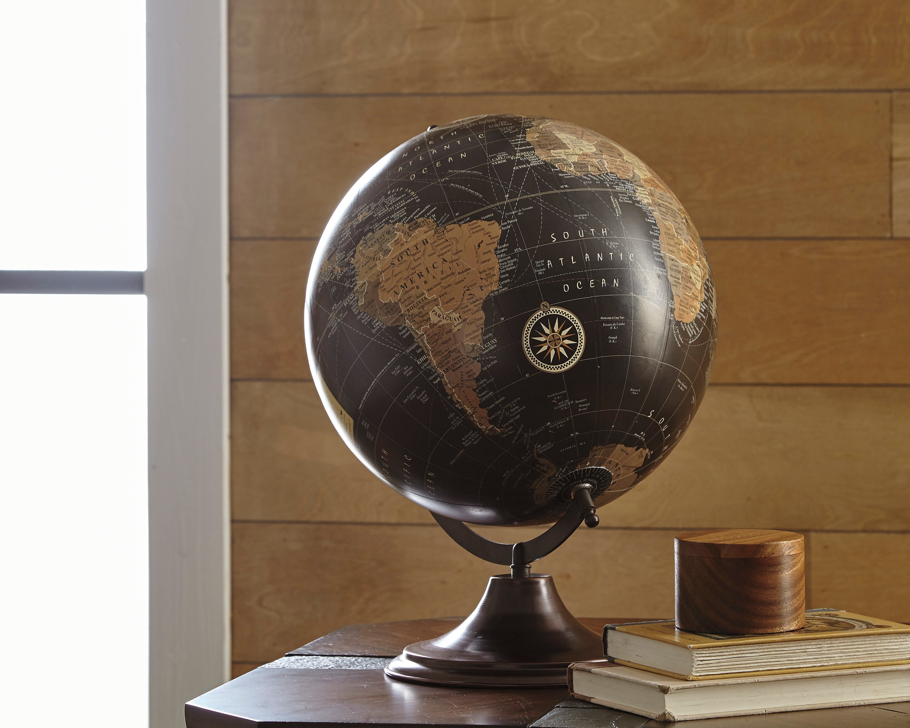 Globe tournant en métal bronze antique
