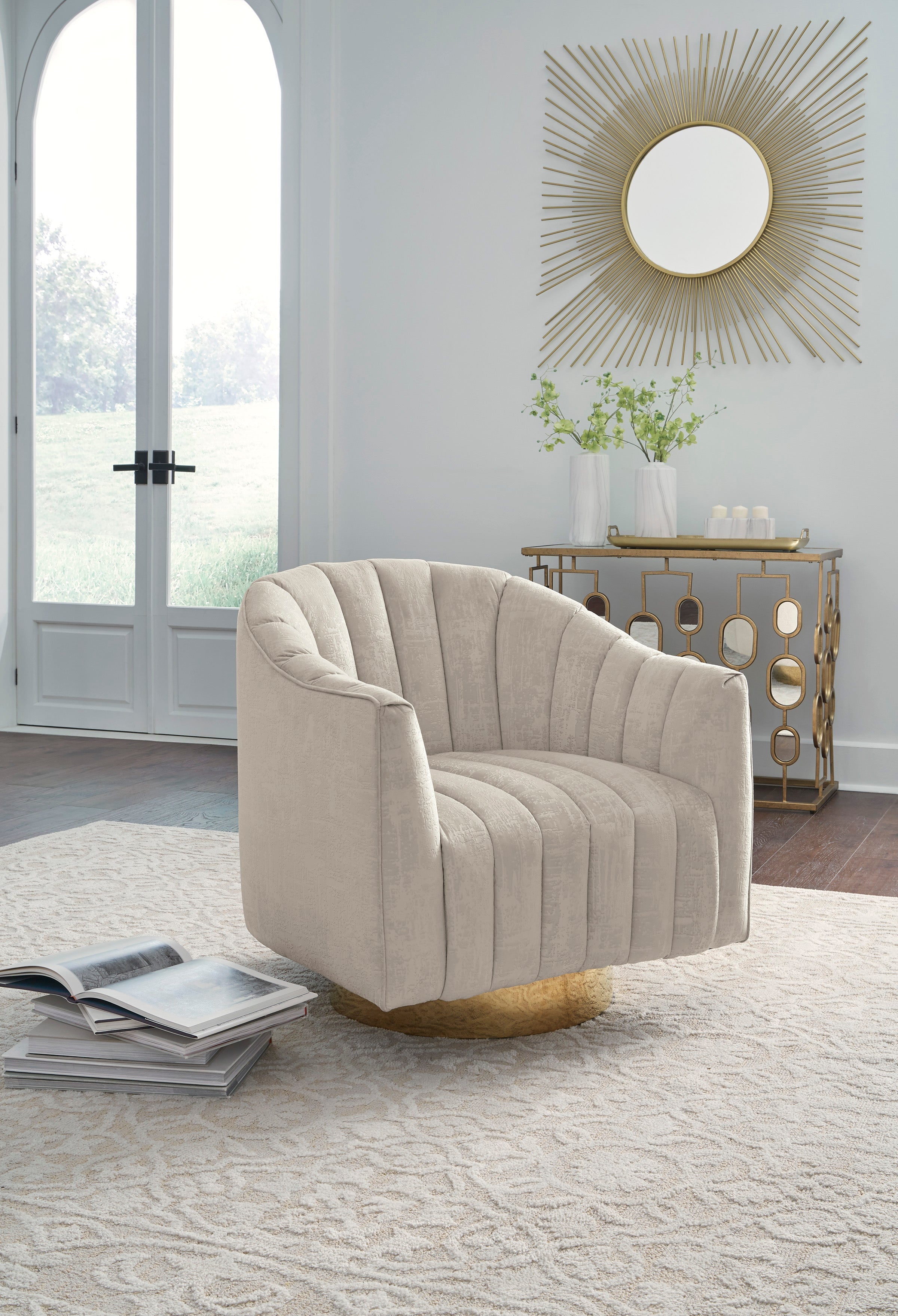 Fauteuil pivotant capitonné crème